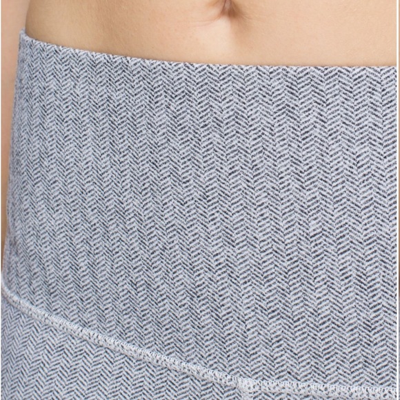 Lululemon athletica gray boogie shorts, without any tags, size 10 - Picture 4 of 16